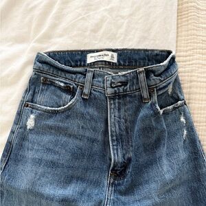 Abercrombie & Fitch 90’s Straight Ultra High Rise Distressed Denim Jeans